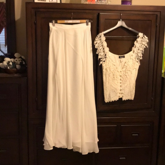 Ivory Corset style top and flowing skirt - Picture 2 of 2